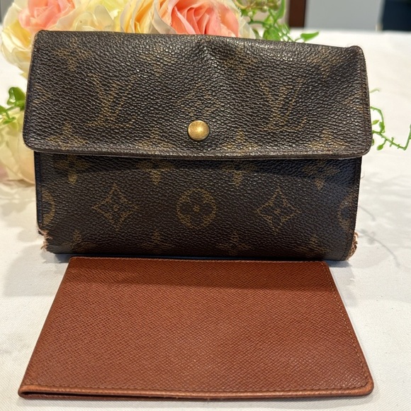 Project but Authentic Louis Vuitton wallet with removable card case - Picture 4 of 16